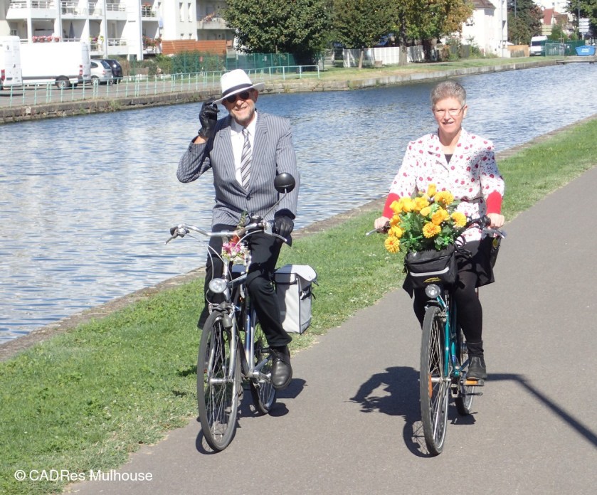 les-elegantes-et-les-elegants-a-velo-55fd8f7aef75e