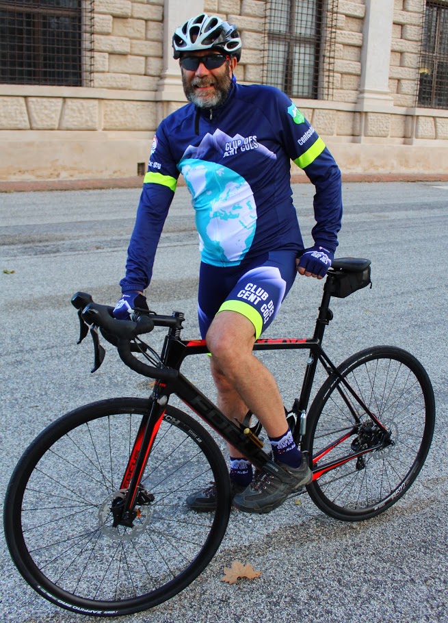 12_6 sur vélo maillot et cuissard été.jpg